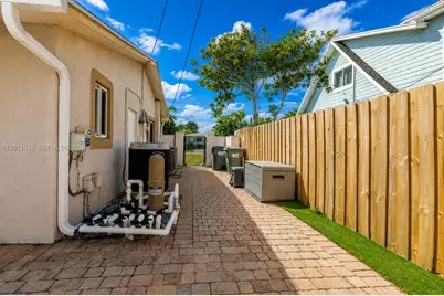 1660 NE 25th Ave, Pompano Beach, FL 33062 - Photo 21