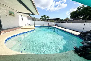 143 Valley Cir, Tampa, FL 33510 - Photo 5