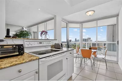 21205 Yacht Club Dr #2409, Aventura, FL 33180 - Photo 9