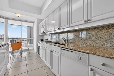 21205 Yacht Club Dr #2409, Aventura, FL 33180 - Photo 7