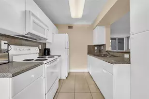 4647 NW 97th Pl, Doral, FL 33178 - Photo 17