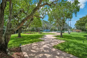 1200 St Charles Pl, Pembroke Pines, FL 33026 - Photo 21