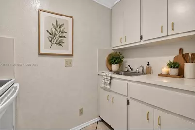 40 SE 8th St, Dania Beach, FL 33004 - Photo 23
