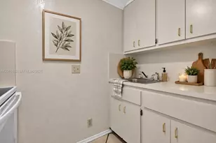 40 SE 8th St, Dania Beach, FL 33004 - Photo 23
