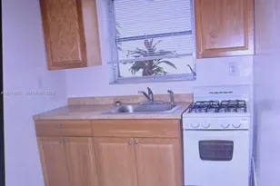 40 SE 8th St, Dania Beach, FL 33004 - Photo 11