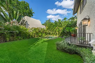 547 NE 57th St, Miami, FL 33137 - Photo 37