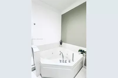 822 NE 19th Ave, Fort Lauderdale, FL 33304 - Photo 11