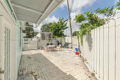8510 NW 30th Pl, Miami, FL 33147 - Photo 15