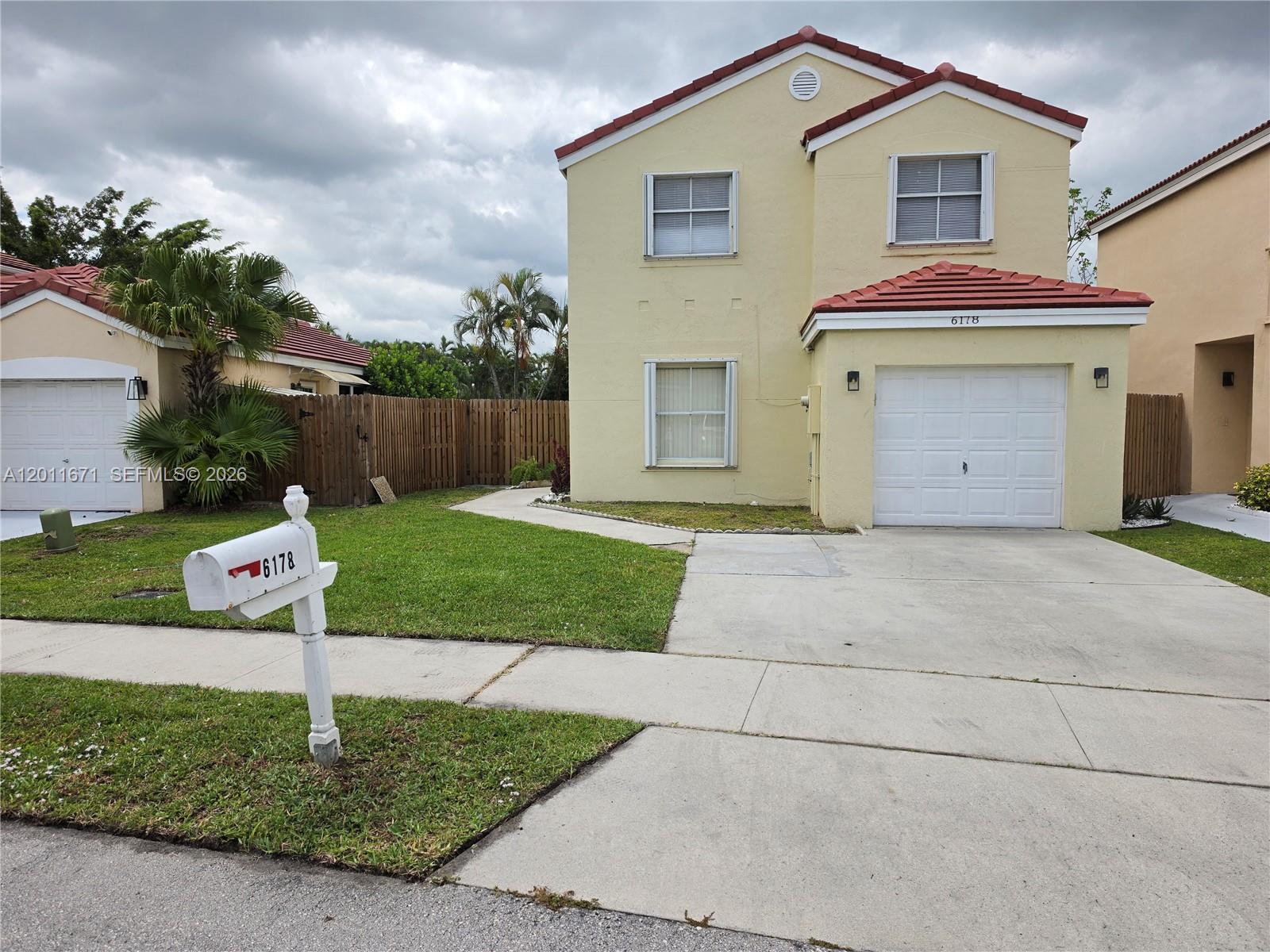 6178 Buena Vista Dr #6178 - 6178 Buena Vista Dr #6178, Margate, FL 33063 Luxury Property | Jose Angel Pina