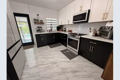 315 W 62nd St, Hialeah, FL 33012 - Photo 5