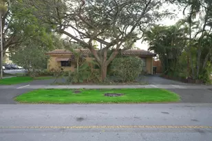 1124 NE 7th St, Hallandale Beach, FL 33009 - Photo 3