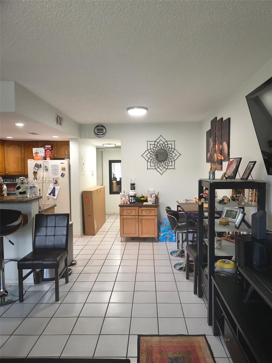 650 NW 86th Pl #3-101 - 650 NW 86th Pl #3-101, Miami, FL 33126 Luxury Property | Jose Angel Pina