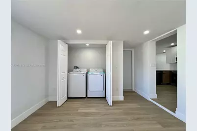 2370 NW 96th St, Miami, FL 33147 - Photo 19