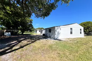 2370 NW 96th St, Miami, FL 33147 - Photo 21