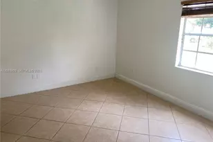 18330 NW 68th Ave, Hialeah, FL 33015 - Photo 7