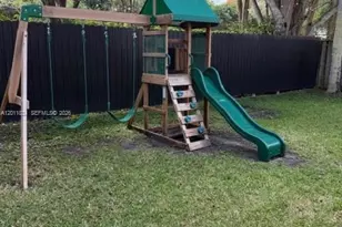 15856 NW 12th Ct, Pembroke Pines, FL 33028 - Photo 5