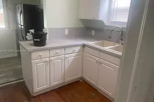 1041 NE 35th St, Oakland Park, FL 33334 - Photo 17