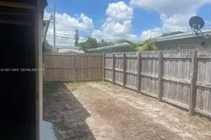 1041 NE 35th St, Oakland Park, FL 33334 - Photo 15