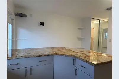 524 Washington Ave #305, Miami Beach, FL 33139 - Photo 7