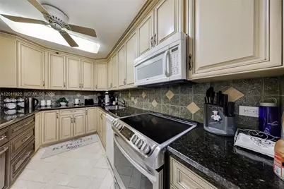 20515 E Country Club Dr #1146, Aventura, FL 33180 - Photo 9