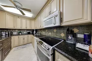 20515 E Country Club Dr, Aventura, FL 33180 - Photo 9
