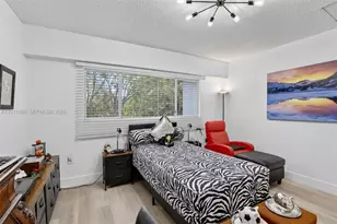 800 SW 137th Ave, Pembroke Pines, FL 33027 - Photo 17