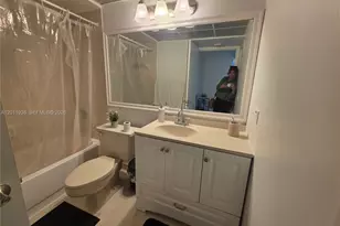 8180 Geneva Ct, Doral, FL 33166 - Photo 15