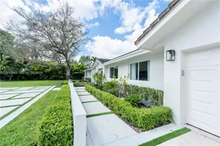 10461 SW 121st St, Miami, FL 33176 - Photo 3