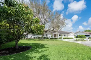 10461 SW 121st St, Miami, FL 33176 - Photo 7