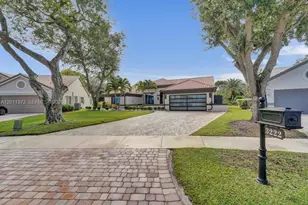 3222 Beechberry Cir, Davie, FL 33328 - Photo 7
