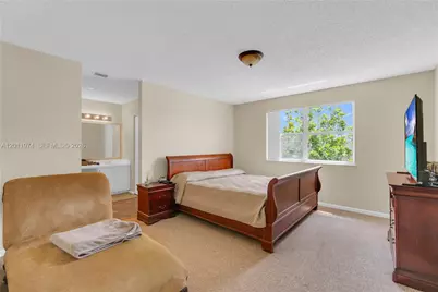 375 W Riverbend Dr, Sunrise, FL 33326 - Photo 9