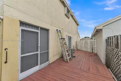 375 W Riverbend Dr, Sunrise, FL 33326 - Photo 27