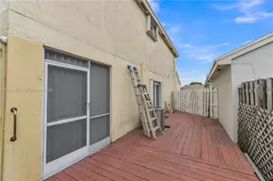 375 W Riverbend Dr, Sunrise, FL 33326 - Photo 27