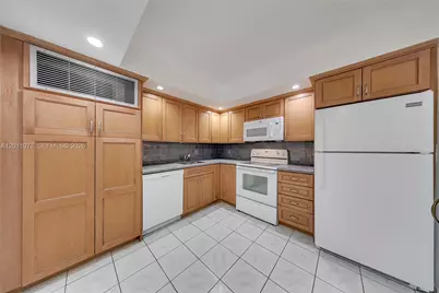 2801 NE 183rd St #912W, Aventura, FL 33160 - Photo 5
