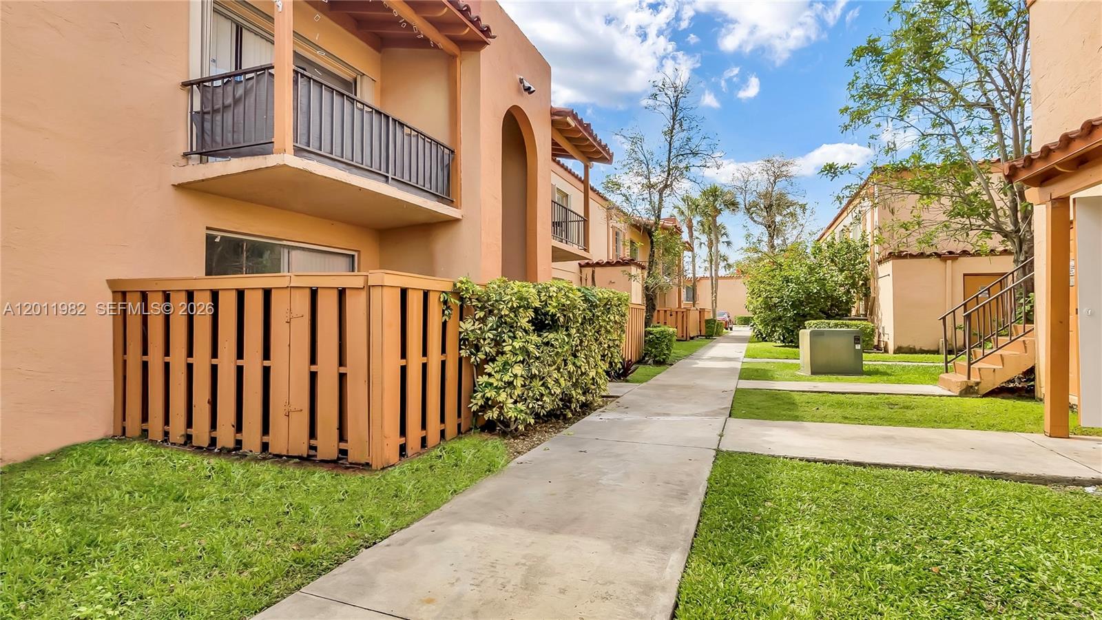 7231 Miami Lakes Dr #C5 - 7231 Miami Lakes Dr #C5, Miami Lakes, FL 33014 Luxury Property | Jose Angel Pina
