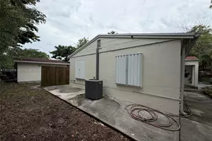 596 NW 109th St, Miami, FL 33168 - Photo 5