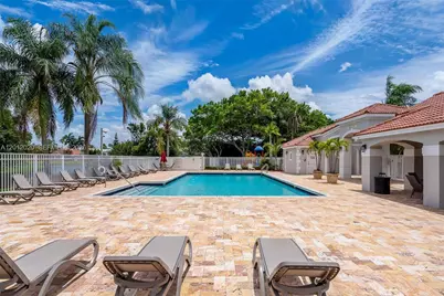 303 Bridgeton Rd, Weston, FL 33326 - Photo 31