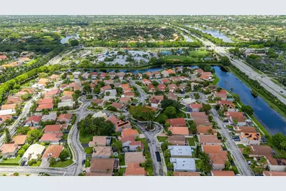 303 Bridgeton Rd, Weston, FL 33326 - Photo 39