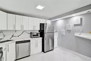 2750 NE 183rd St, Aventura, FL 33160 - Photo 17