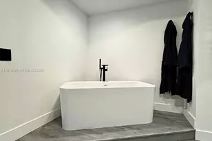 14951 Royal Oaks Ln, North Miami, FL 33181 - Photo 9