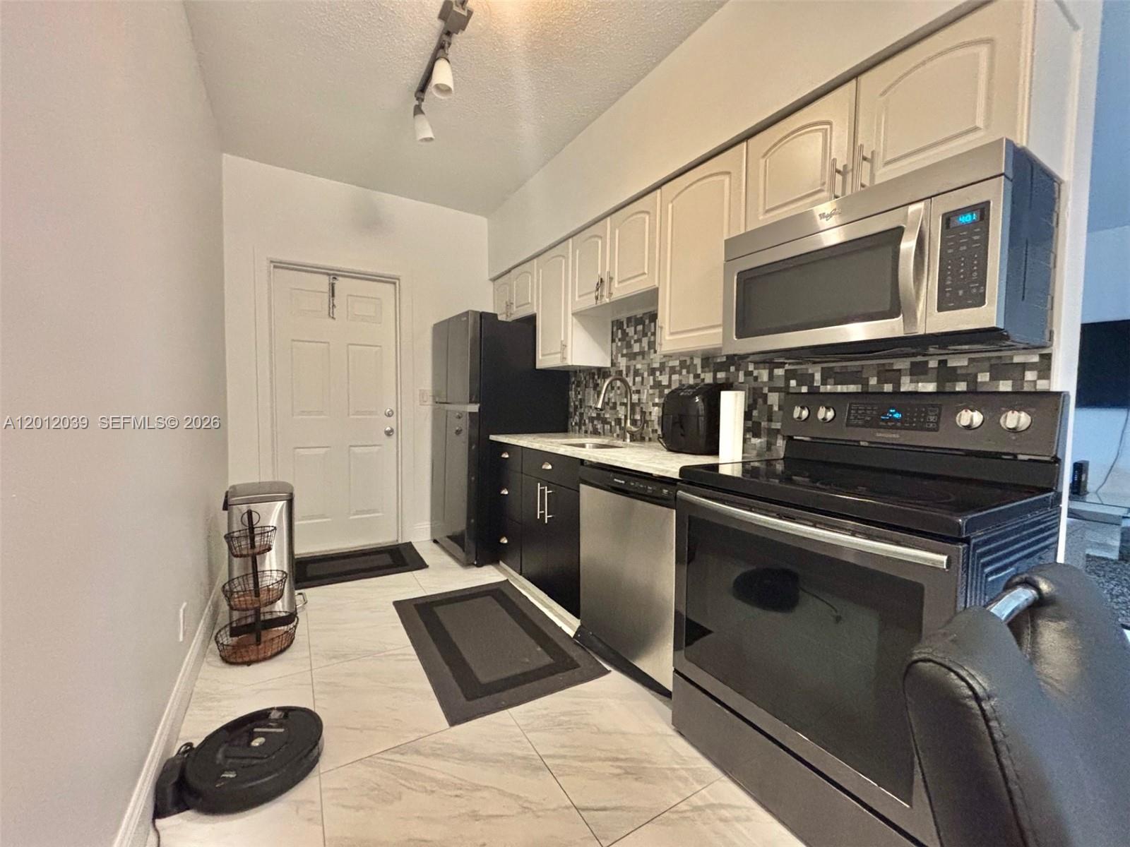 2200 S Ocean Dr #N109 main architectural view