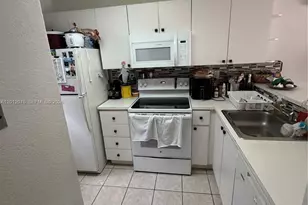 7945 NW 8th St, Miami, FL 33126 - Photo 5