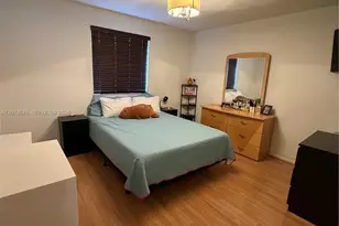 7945 NW 8th St, Miami, FL 33126 - Photo 11