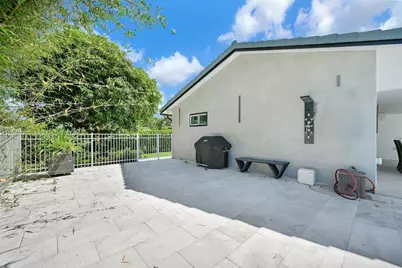 1001 NW 4th Ct, Boca Raton, FL 33432 - Photo 55