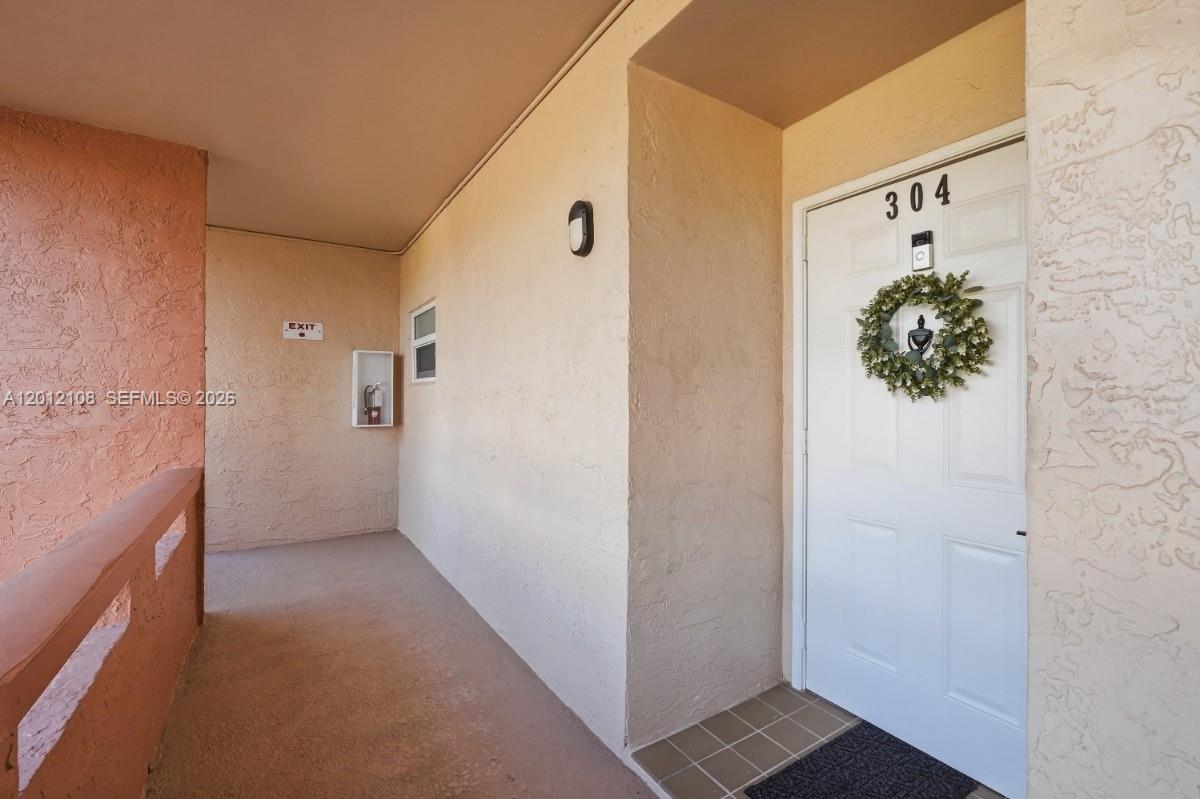 8826 W McNab Rd #304 main architectural view