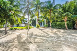 60 Ocean Front Dr, Key Largo, FL 33037 - Photo 29