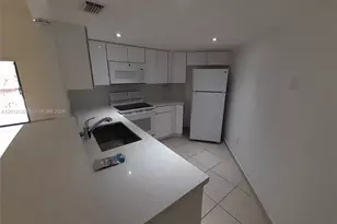 10245 NW 9th St Cir, Miami, FL 33172 - Photo 9
