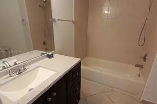 10245 NW 9th St Cir, Miami, FL 33172 - Photo 23