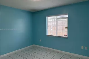 837 SE 8th Ct, Hialeah, FL 33010 - Photo 9