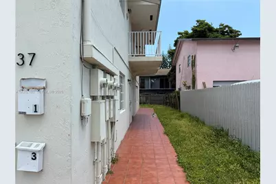 837 SE 8th Ct #2, Hialeah, FL 33010 - Photo 15